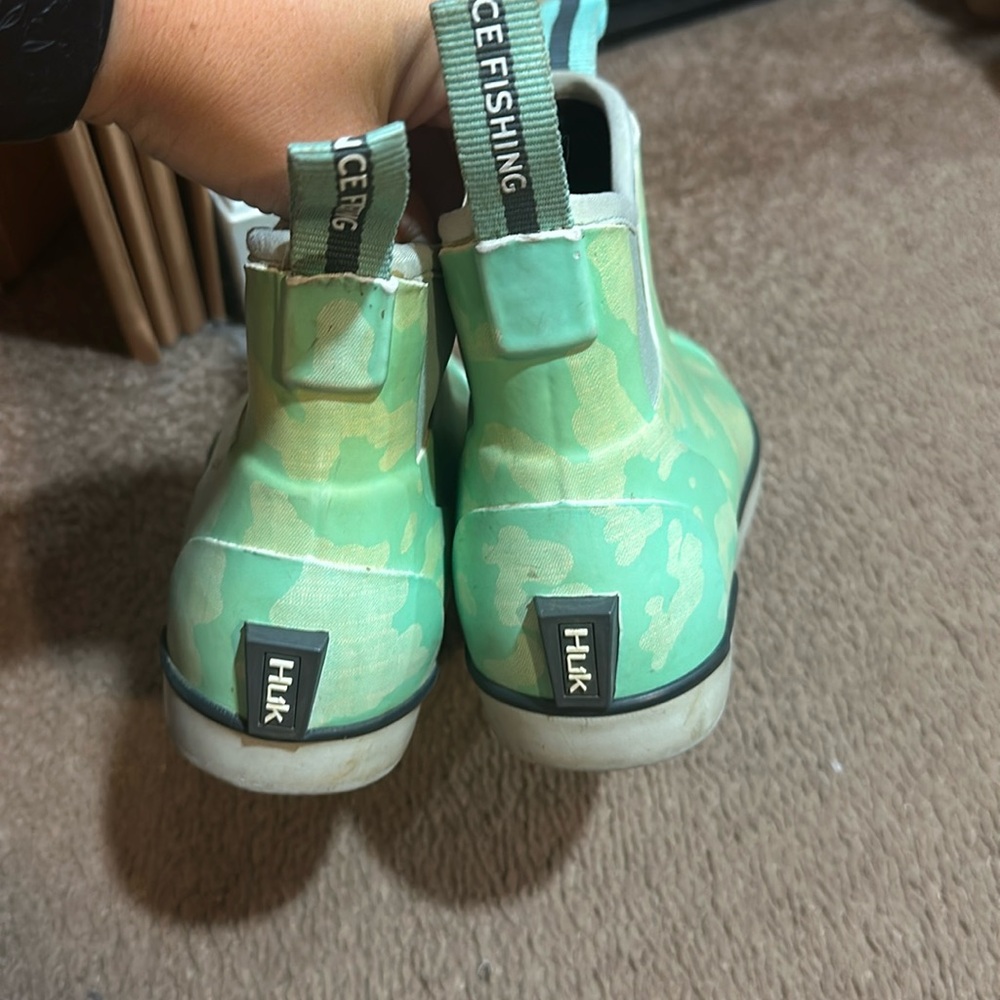 Huk boots just like xtra tuffs Need gone asap Please make an offer